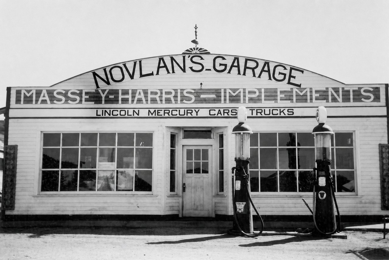 Novlan's Garage and Massey-Harris Implements, Paradise Hill