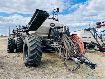 2023 BOURGAULT 9950 X35 Monitor, Saddle Tank, Dual Shoot - Image 1