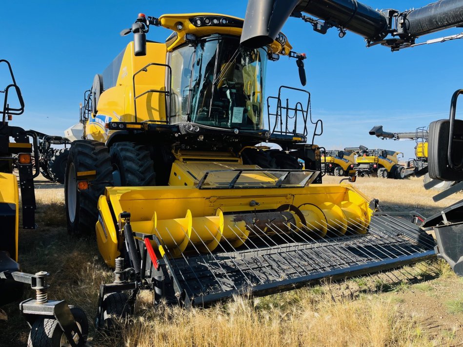 NEW HOLLAND CR8.90Z 500 Sep Hrs, 694 Eng Hrs 7K2060001 55006