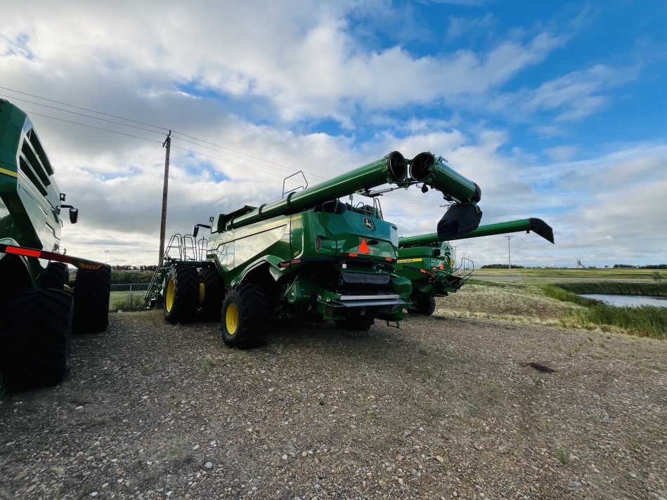 JOHN DEERE X9 1100 593 Sep Hrs 820460 55078