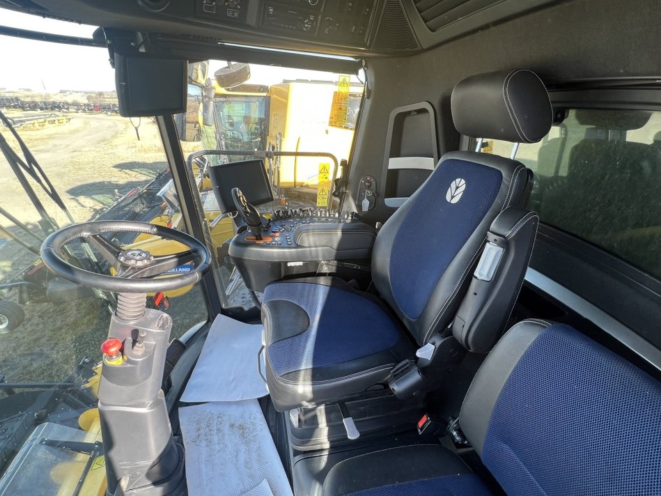 NEW HOLLAND CR8.90Z 565 Sep Hrs, 749 Eng Hrs 7K2046009 54916