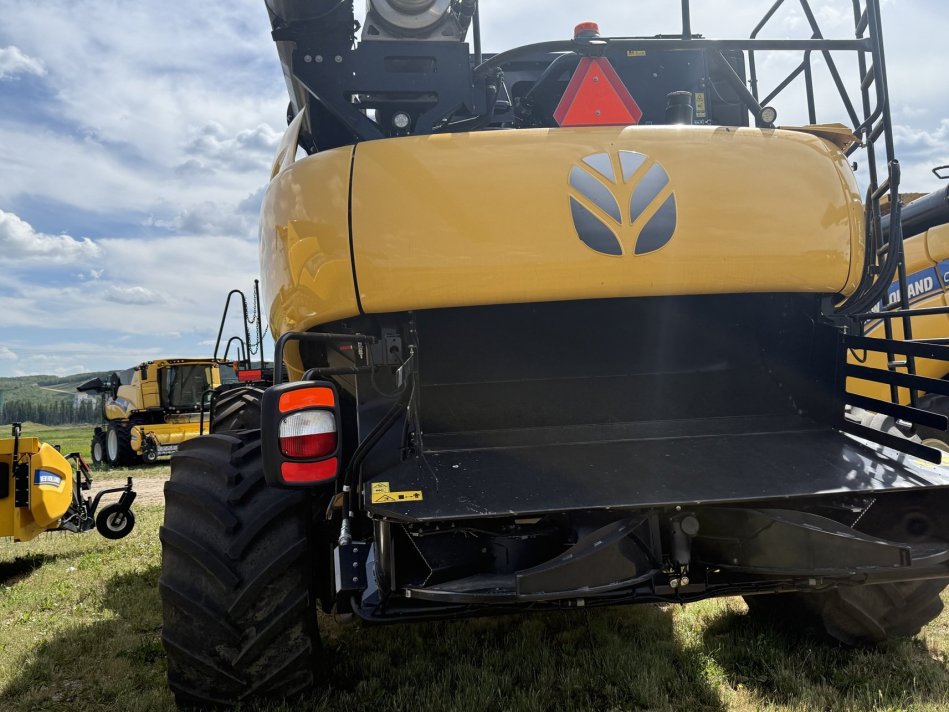 NEW HOLLAND CR8.90Z 399 Sep Hrs, 526 Eng Hrs 7K2052007 54684
