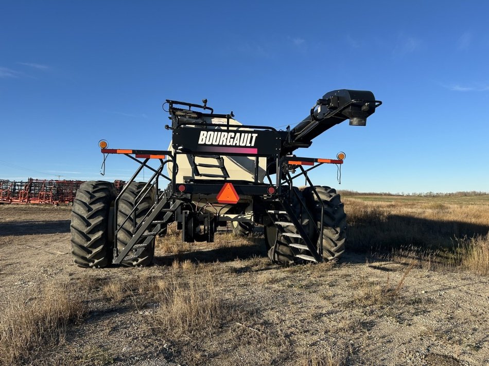 BOURGAULT 7700 NO SADDLE, NO SCALES, SHEDDED, 4 METERS, AUGER, X35 MONITOR 41501AS-05 54701